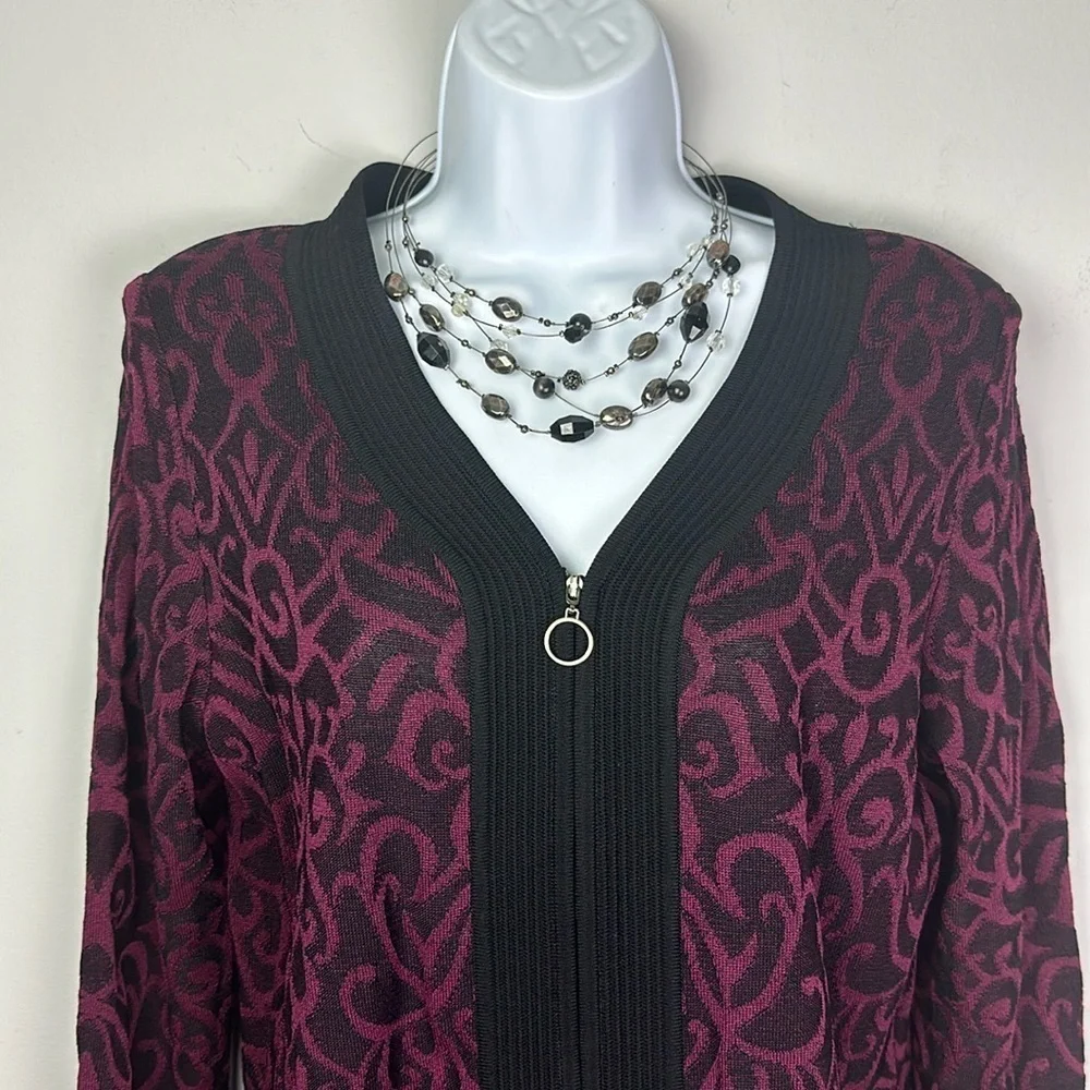 Exclusively Misook Petite M Texture Zip-Up Top Lightweight Jacket Burgundy Black - Picture 2 of 16